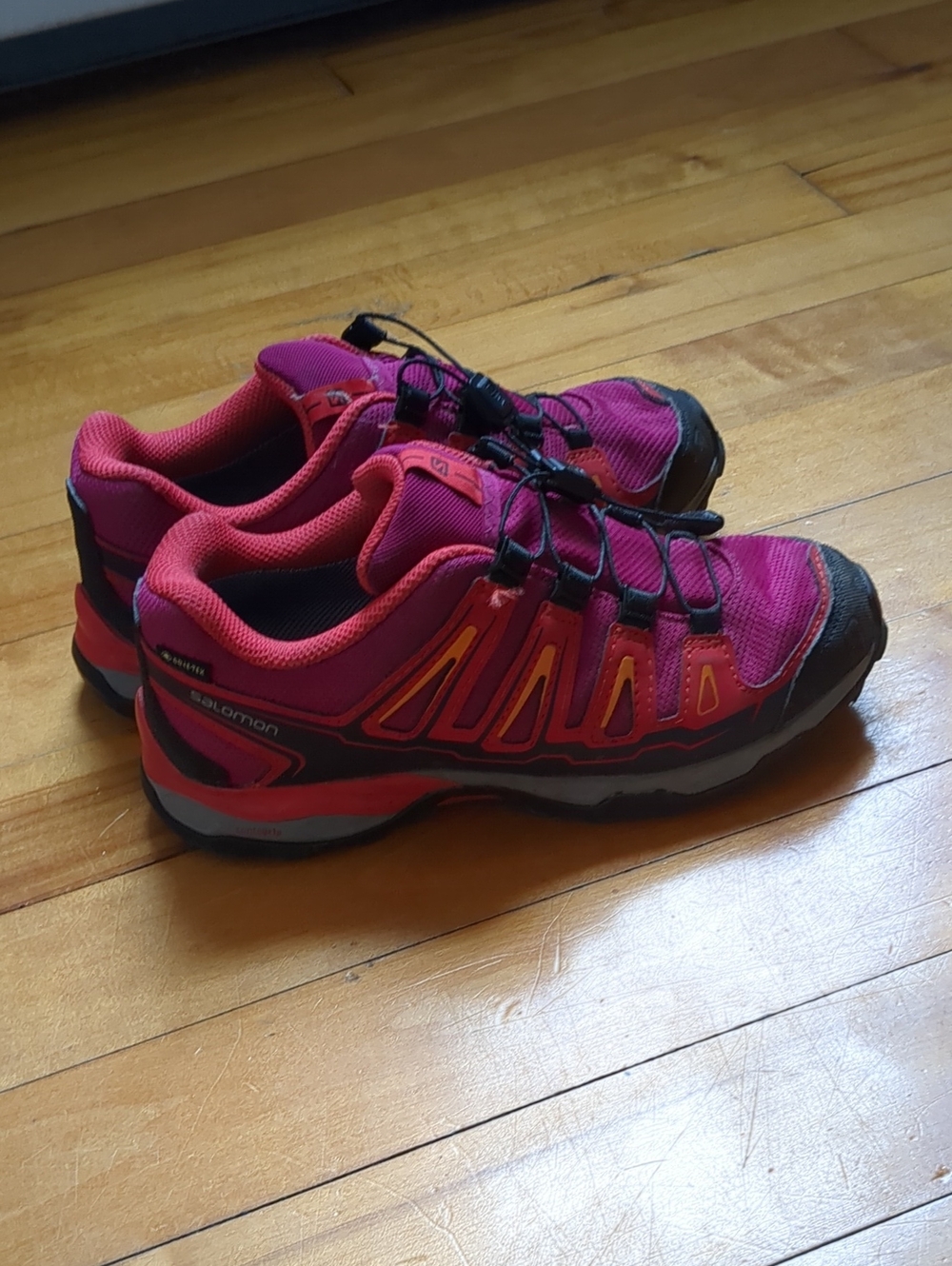 Salomon Hiking Shoes, Kids/Youth Size 3